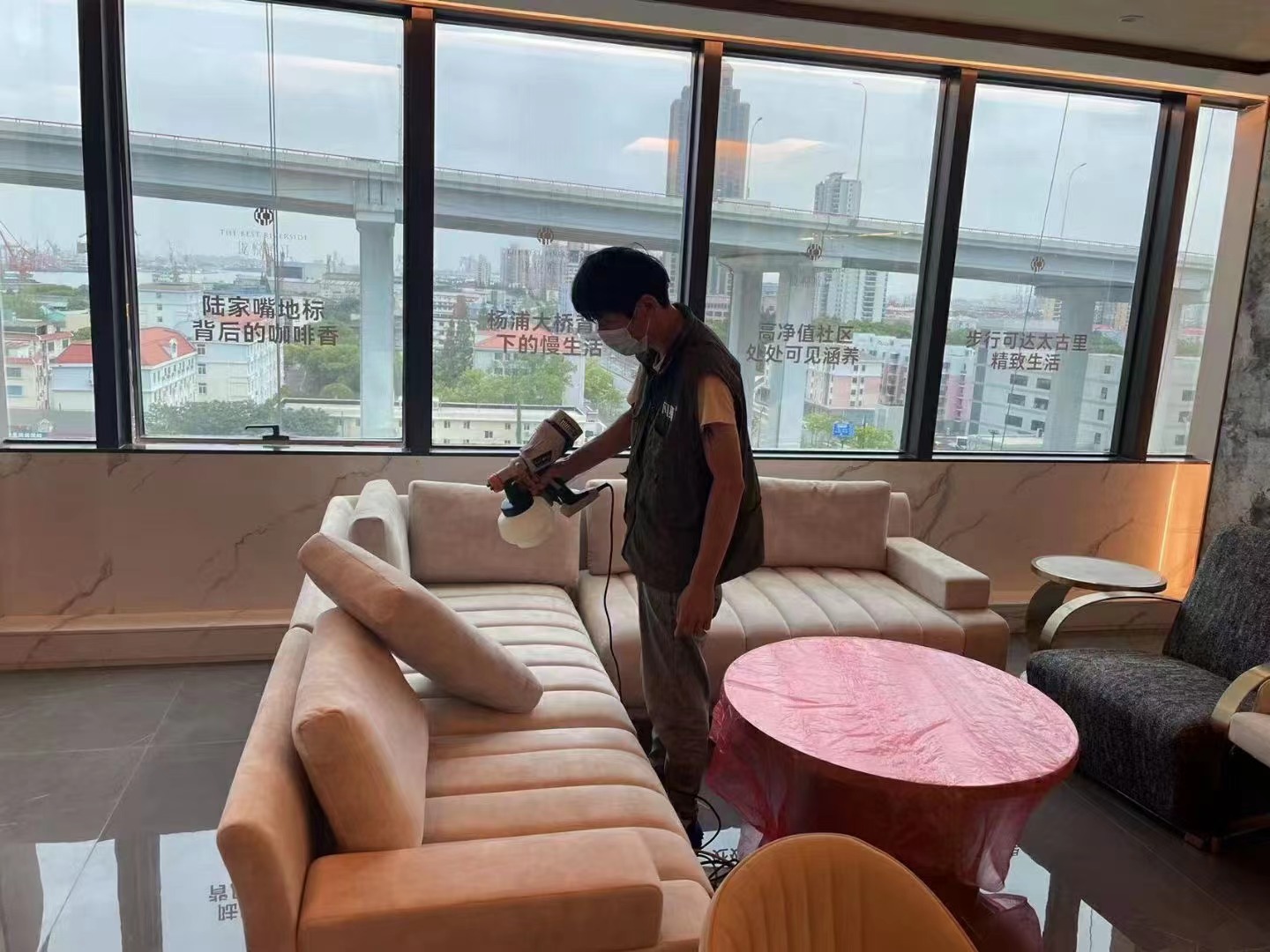 窗簾含有甲醛嘛？窗簾異味重是什么原因引起的